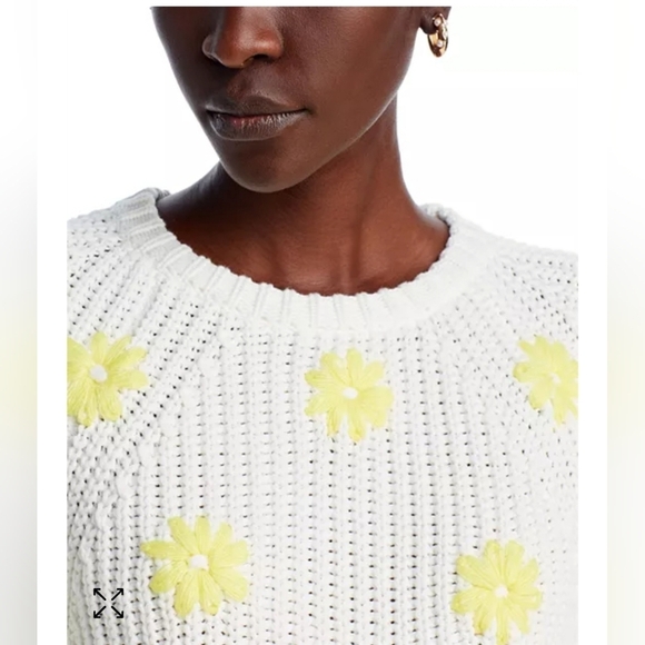 AQUA Daisy Embroidered Sweater Size S - Picture 3 of 7